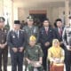 Plt Bupati berpoto bersama veteran di Hari Pahlawan