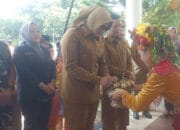 Bupati dan Wabup Tanjabtim Disambut Tradisi Adat Melayu